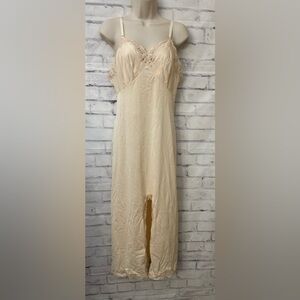 Vintage Wonder Maid Non Cling Full Dress Slip Size 34 Ivory Front Lace Slit 2970